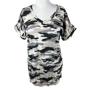Sew In Love Like Love Womens Camo V-Neck T-Shirt Gray Black M/L NWT
